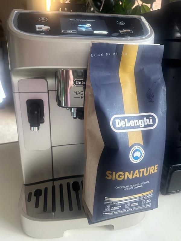 Machine à Café Automatique De'Longhi Magnifica Plus - Ecran Tactile, LatteCrema Pour Cappuccino - 1450W - Argent/Noir