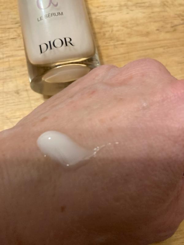 Capture Totale Le Serum Anti aging Serum for Firmness Plumpness and Radiance DIOR CA