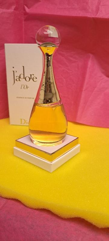 L'Or de J'adore: Perfume Essence with Intense Floral Notes