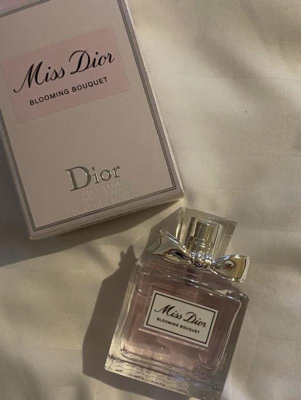 Give Miss Dior Blooming Bouquet Women's Perfume for Holiday | Dior US