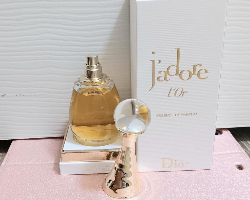 L'Or de J'adore: Perfume Essence with Intense Floral Notes