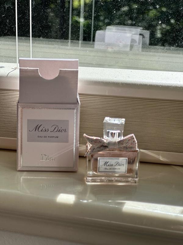 香水(女性用) Miss Dior Eau de Parfum Miss Dior: the Dior Eau de Parfum with a Couture Bow | DIOR US