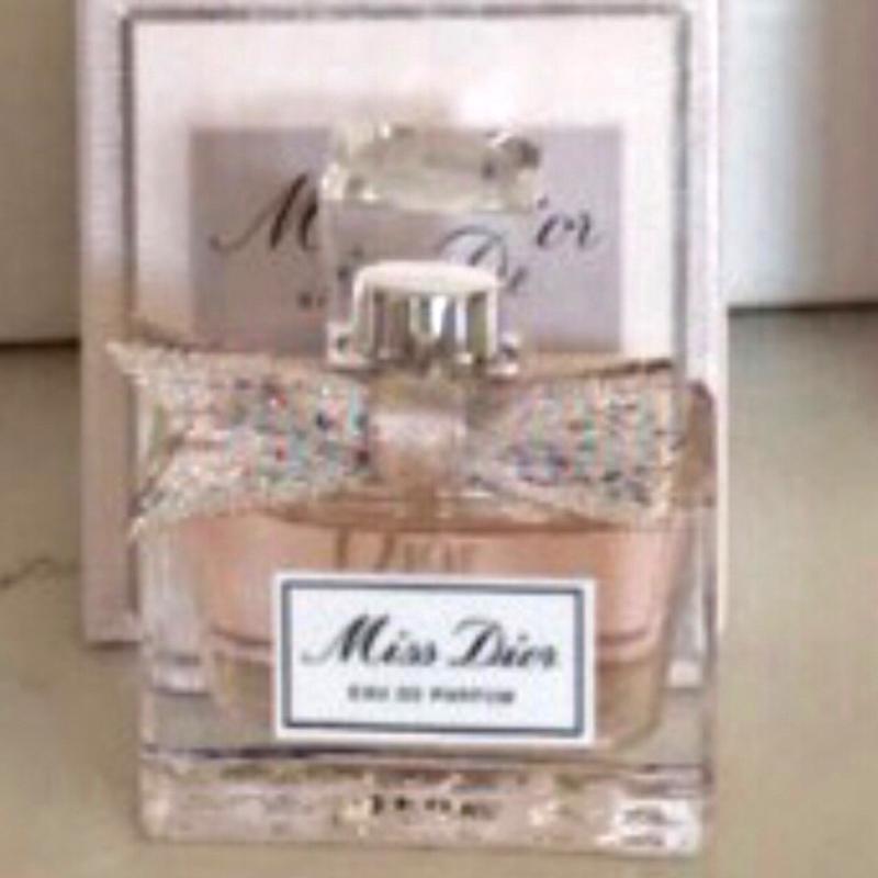 Miss Dior Eau de Parfum Roller-Pearl: 20 ml Travel Fragrance | DIOR CA