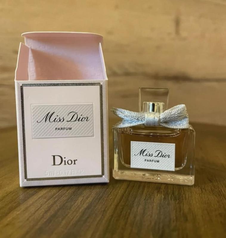 香水(女性用) Miss Dior Eau de Parfum Miss Dior: the Dior Eau de Parfum with a Couture Bow | DIOR US