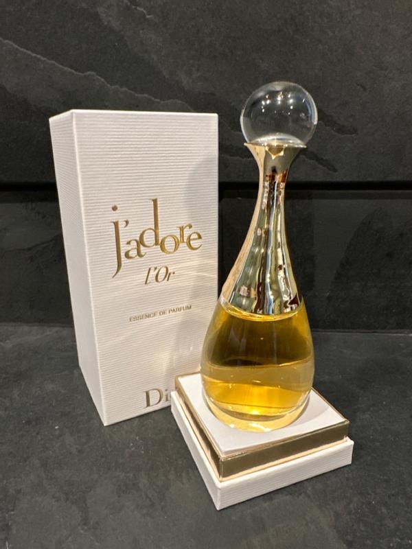 L'Or de J'adore: Perfume Essence with Intense Floral Notes