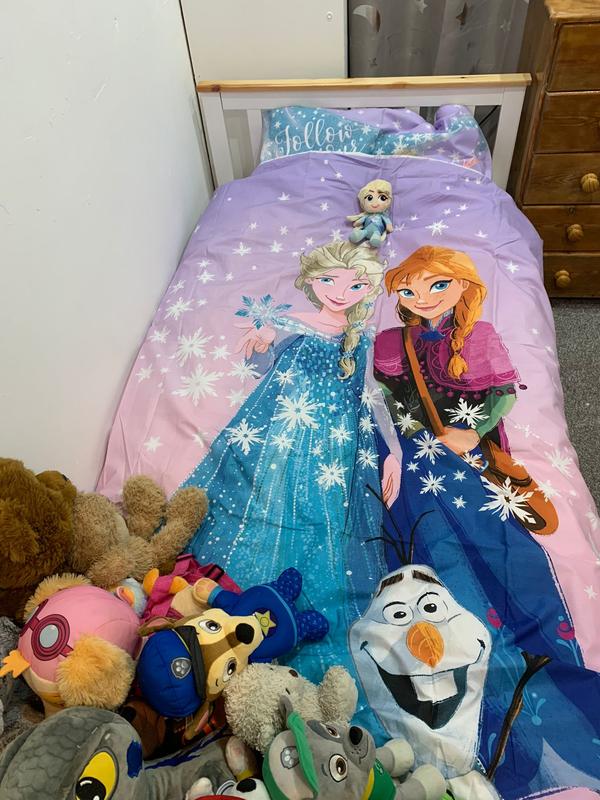 Frozen cot shop bed duvet set