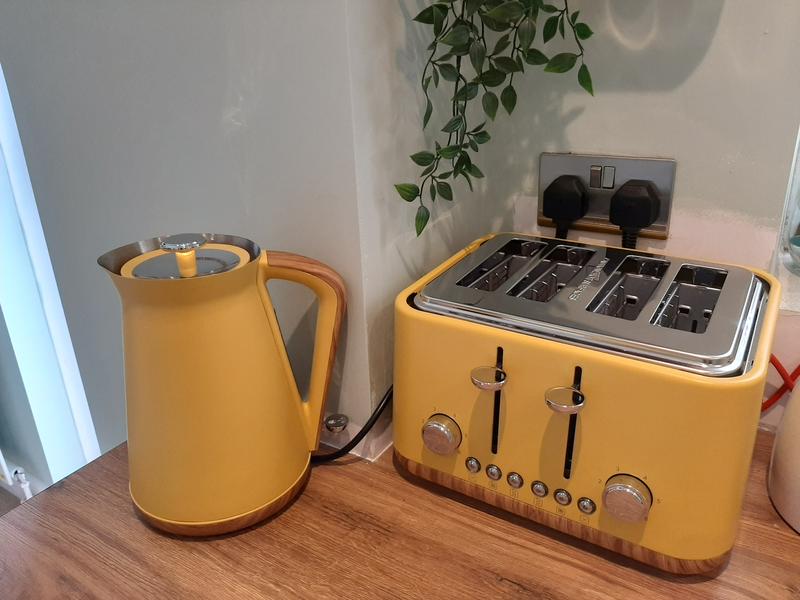 Dunelm + Retro 1.7L 3KW Yellow Jug Kettle