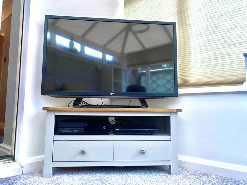 Bromley tv store cabinet