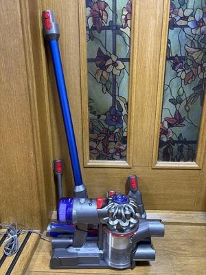 Dyson V8 Slim™ Fluffy Black (SV10K EXT BK) | 掃除機 |ダイソン公式