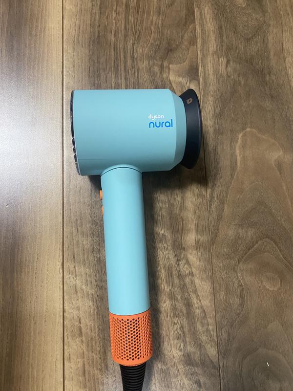 nural ヘアドライヤー 水色とオレンジ ダイソンビューティー 、健康な