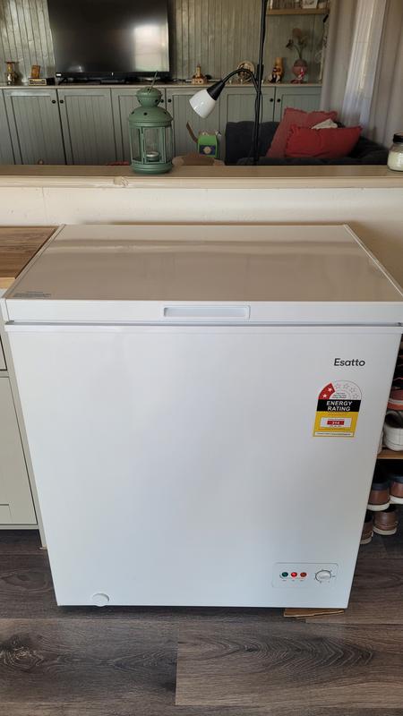 146L Chest Freezer, White — Esatto