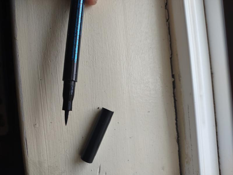 essence pen eyeliner – waterproof makeup