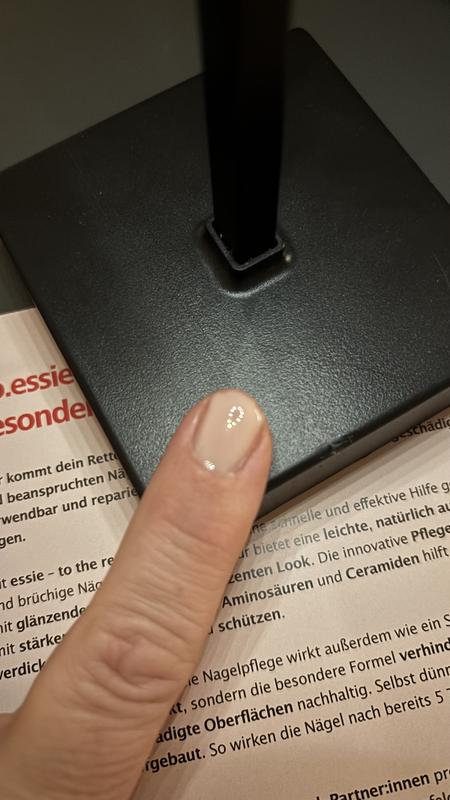 Erster lackierter nagel