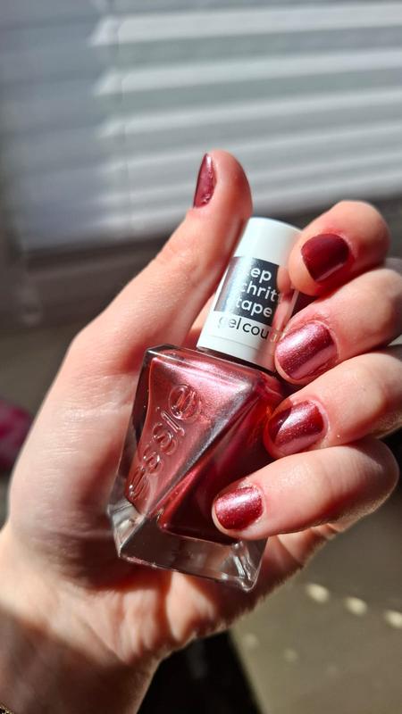Schimmer und Dunkler Nagellack