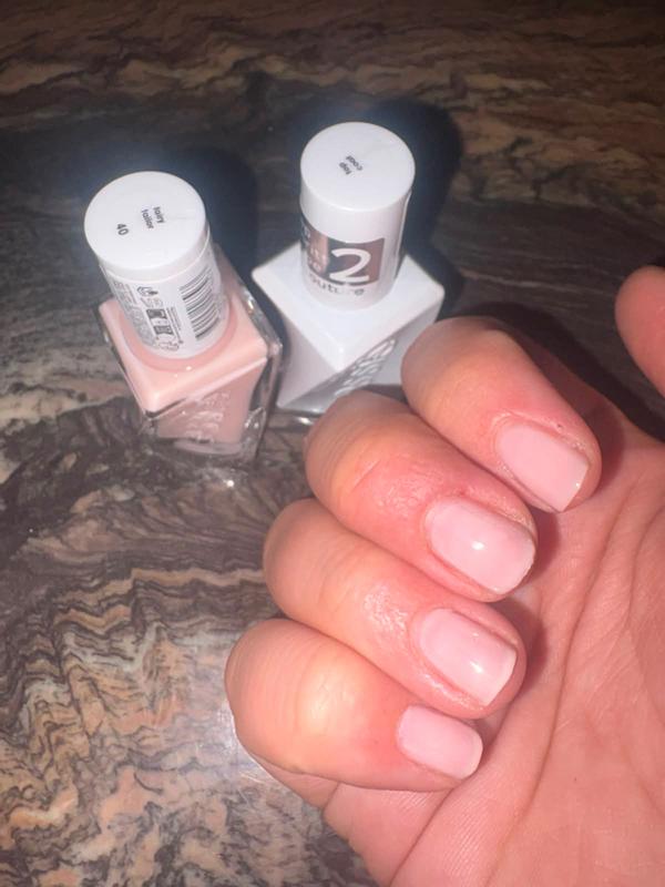 Nagellack aufgetragen
