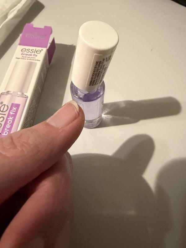 Wie der Essie break Fix meinen halb abgerissen Nagel wieder ganz aussehen gelassen hat.