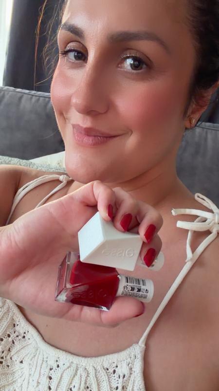 Ich trage diesen wunderschönen Nagellack von essie