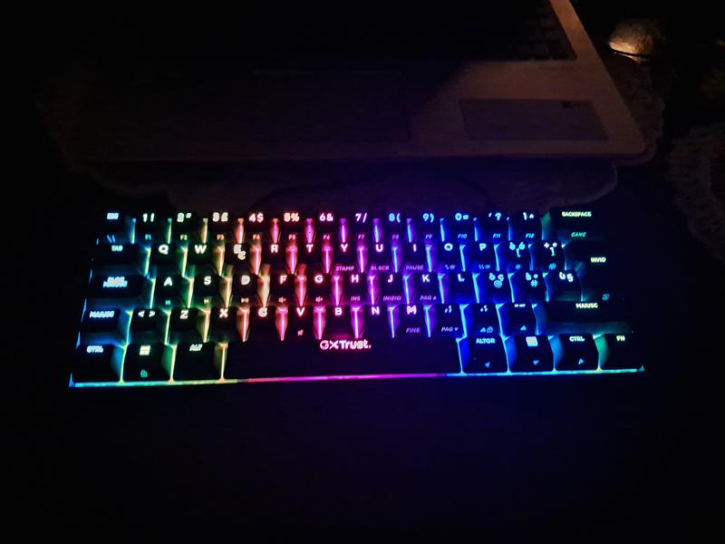 Set Tastiera E Mouse Gaming RGB 60% Con Tappetino – Cablata USB, 62 Tasti, Retroilluminazione 7 Modalità, Mouse Ultraleggero A Nido D'ape 2400 DPI - 3