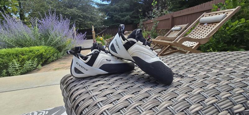 エボルブクライミングシューズEvolv Defy Climbing Shoe Amazon.com | EVOLV Defy Lace Rock Climbing Shoe for Entry