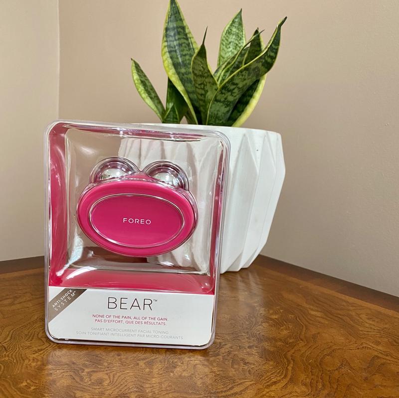 FOREO BEAR™ | マイクロカレントデバイス | 生体を傷つけない瞬間