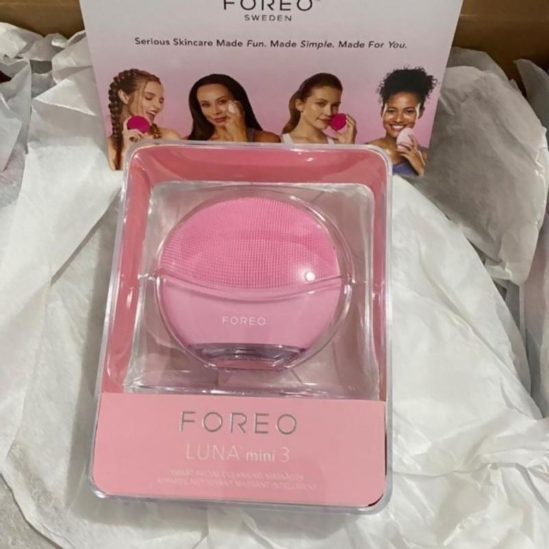 FOREO LUNA™ mini 3 | Compact Facial Cleansing Brush