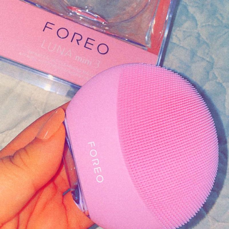 FOREO LUNA™ | Compact mini Cleansing Brush Facial 3