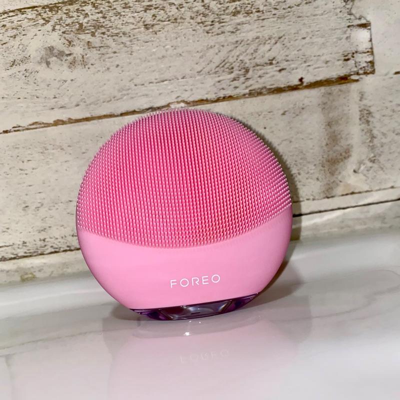 FOREO LUNA™ mini 3 Facial Cleansing Brush | Compact