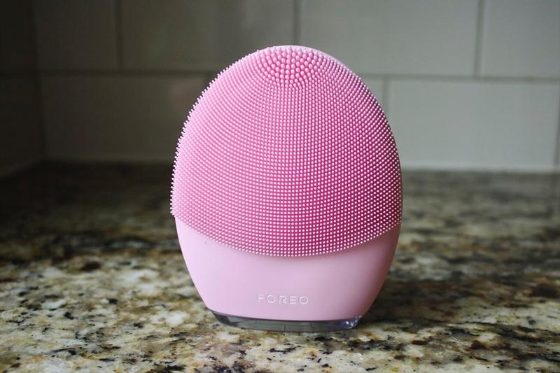 FOREO LUNA™ 3 | Facial Cleansing Device | 99.5% Cleaner Skin