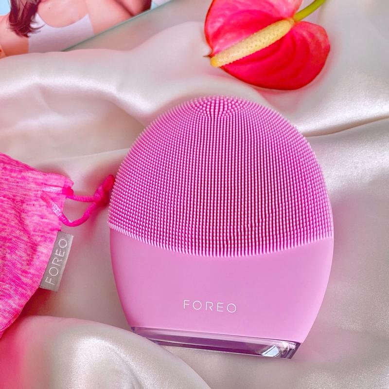 FOREO LUNA™ mini 3 | Compact Facial Cleansing Brush