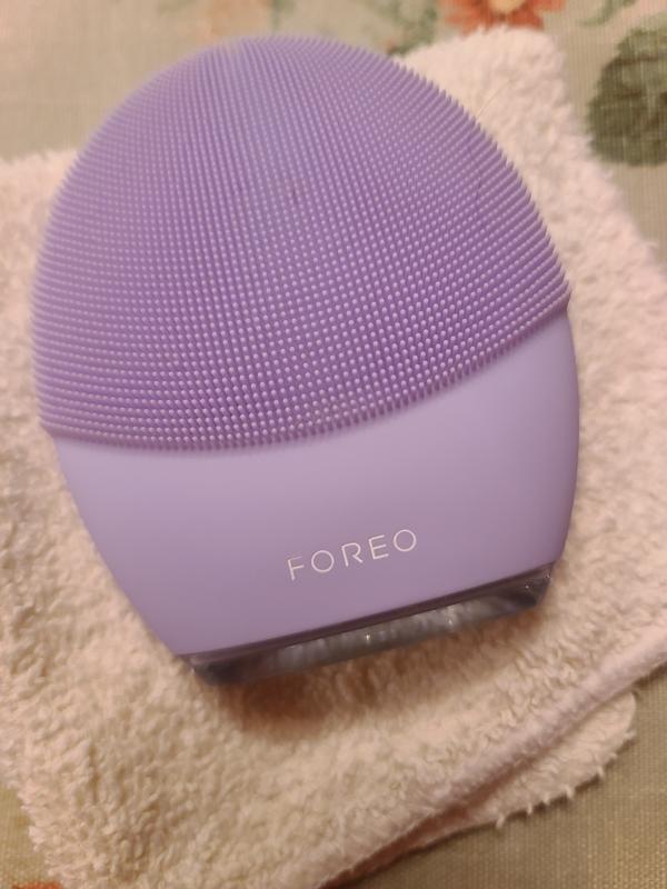 FOREO LUNA™ Dispositivo limpiador y reafirmante facial