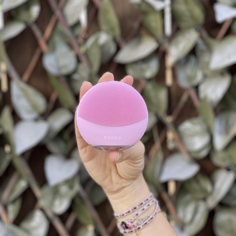 FOREO LUNA™ mini 3 | Compact Facial Cleansing Brush
