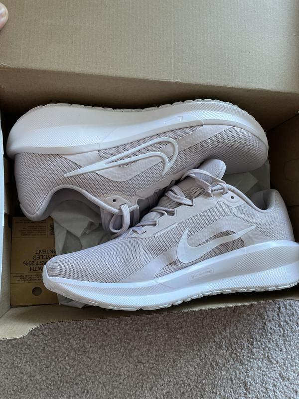 The platinum rose color looks sleek and not overbearing.