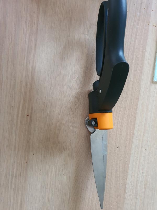 Cisaille à Gazon Fiskars GS42 - Lames Rotatives Anti-bourrage, 34.4cm, Acier/plastique - Noir/Orange