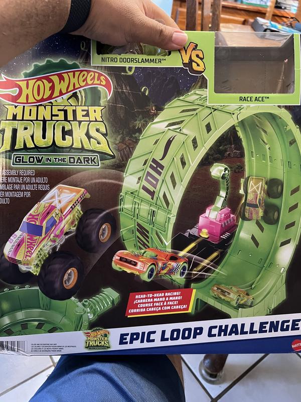 Hot Wheels Monster Trucks Glow-In-The Dark Epic Loop Challenge Playset 