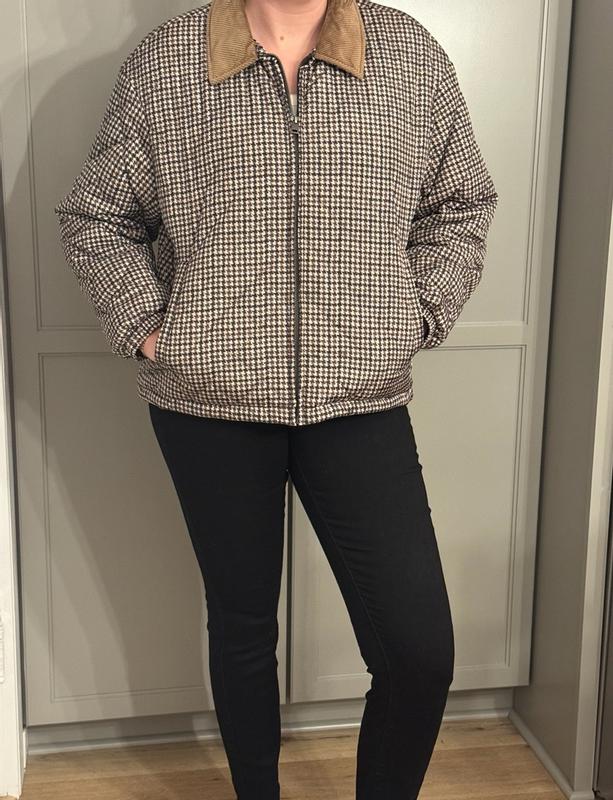 Review Thumbnail Image 0 373903323