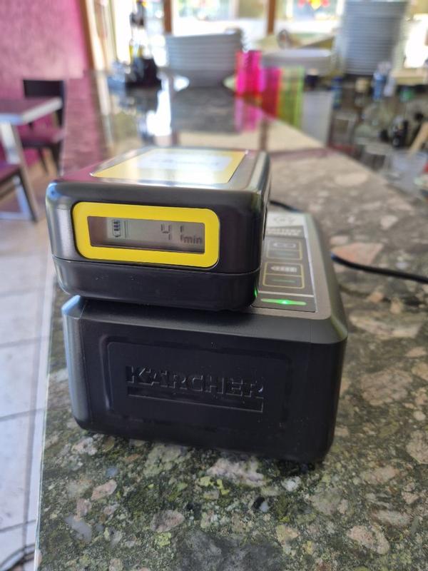 Batterie Kärcher 18V/5Ah + Chargeur - Plateforme 18V - Écran LCD