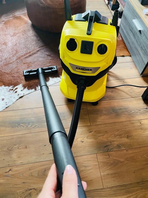 Aspiratore K&auml;rcher WD 4 V-20/5/22 - Aspira Solidi E Liquidi, 1000W, Serbatoio 20L, Funzione Soffiante