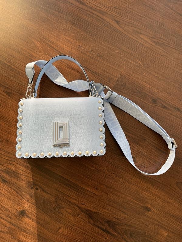 Review Thumbnail Image 0 373377541