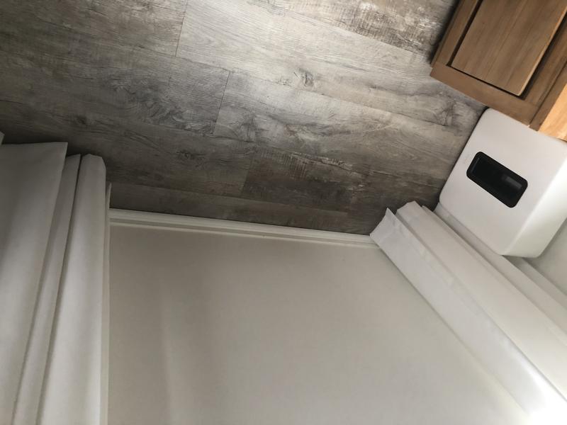 Allecto Plus - Zelfklevende kabelgoot voor flexibele kabelafdekking aan de muur
