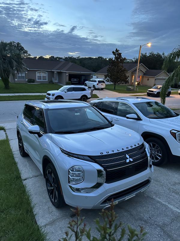 mitsubishi outlander-phev 2024 Image - 44622756