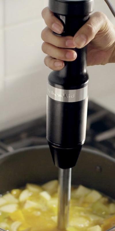 Smeg, frullatore a immersione hbf01pbeu, funzione turbo e sistema di