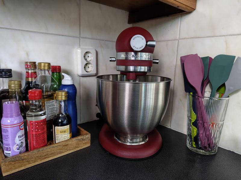 Mixer tilt-head 4.7L - Artisan Plus - Feather pink | KitchenAid UK