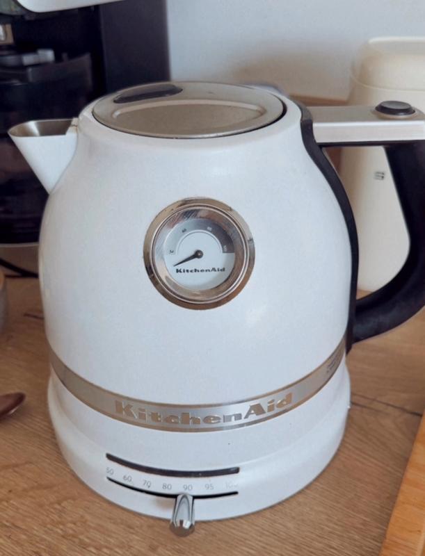 Variable Temperature Kettle Artisan Almond cream