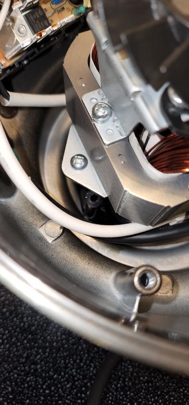 Broken motor mounting (left side - screw still in place, but plastic has sheared)