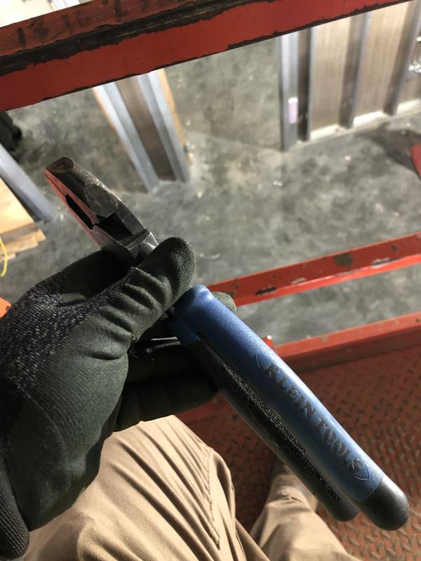 Journeyman™ Side-Cutters, 8-Inch - J2138NE | Klein Tools