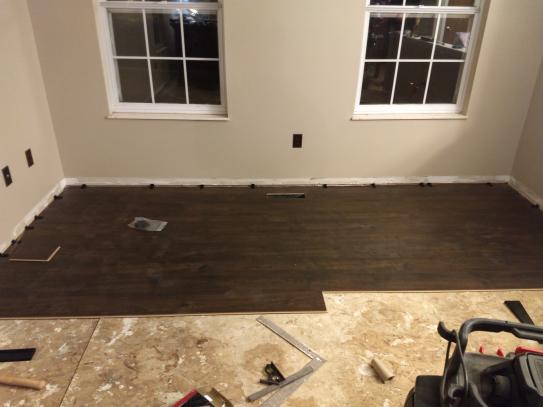 Pergo Outlast+ Java Scraped Oak 10 mm Thick x 6-1/8 in ...