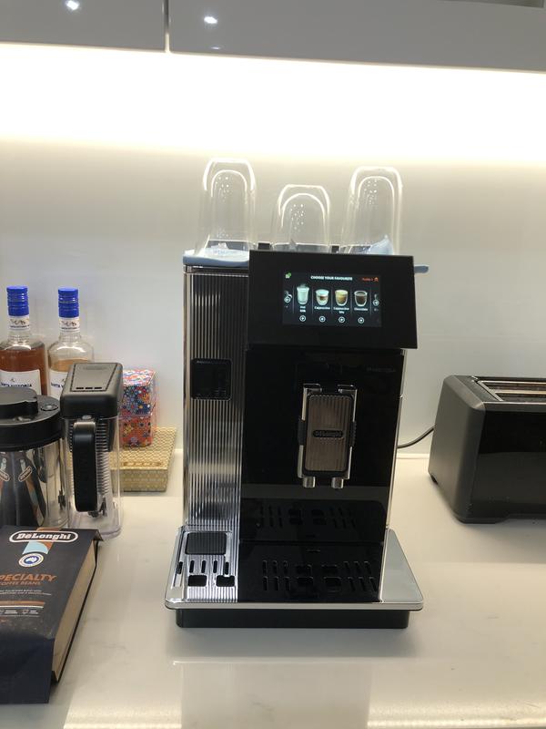 Cafetera superautomática  De'Longhi Maestosa EPAM 960.75.GLM, Molinillo  integrado, Depósito leche, Táctil, 1550 W, 2 l, 19 bar, Negro/Inox