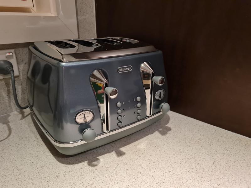 DeLonghi CTOC4003AZ 4 Slice Toaster Azure