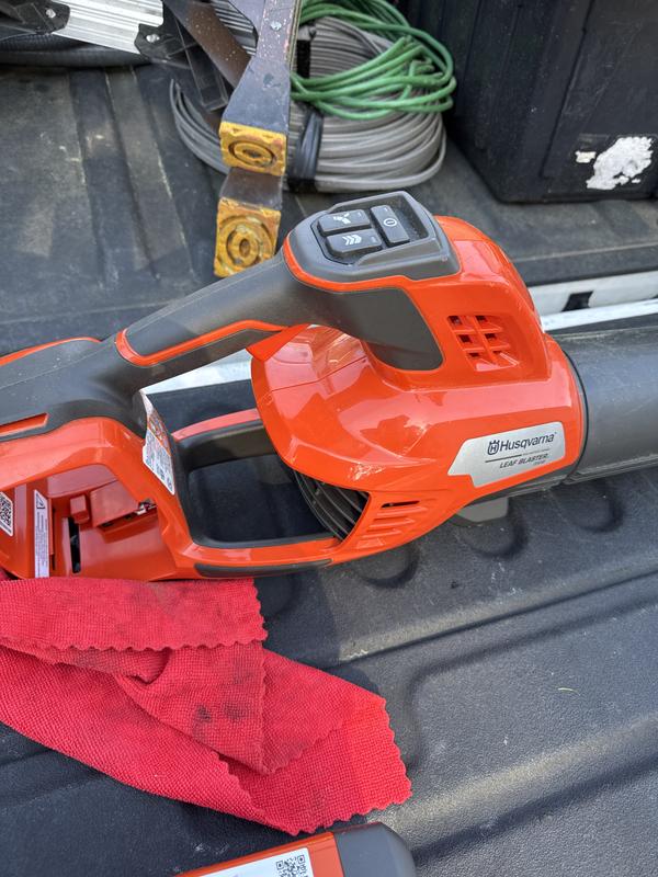 HUSQVARNA Battery BLi300 | Husqvarna US HUSQVARNA Battery BLi300 | Husqvarna US