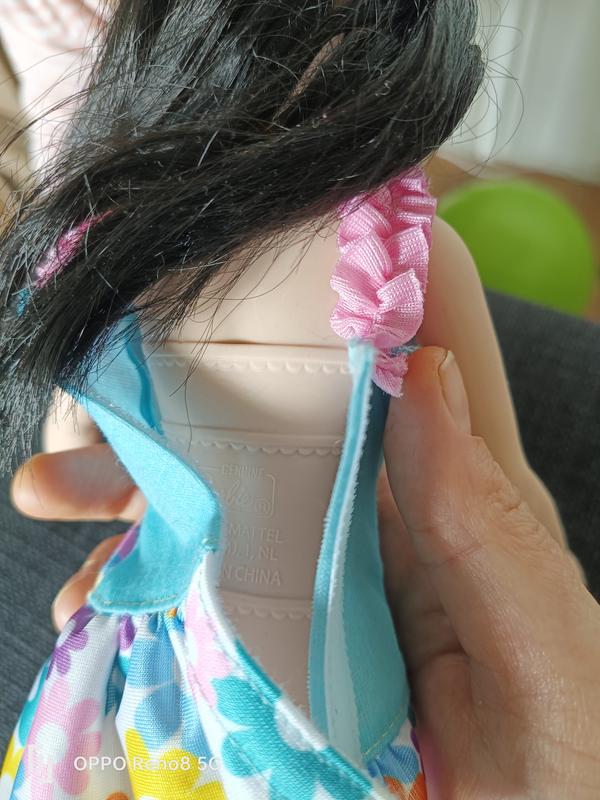 Barbie Pop voor peuters en kleuters, Mijn Eerste Barbie 'Brooklyn' luxe pop, zwart haar, met accessoires, zacht beweegbaar lichaam, thema slaapfeestje en bedtijd, HMM67